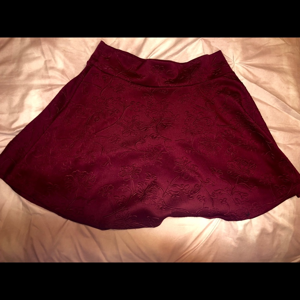 Burgundy min skirt with Foral detailing